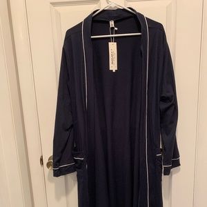 WOMEN'S AIBROU LIGHTWEIGHT FULL-LENGTH ROBE. MED. DARK NAVY/WHITE. NWT.